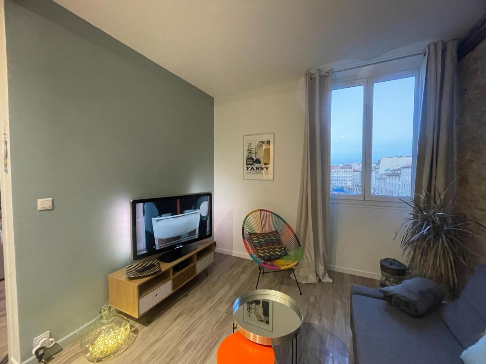 Hyper Centre-vieux Port-place Aux Huiles Appartement